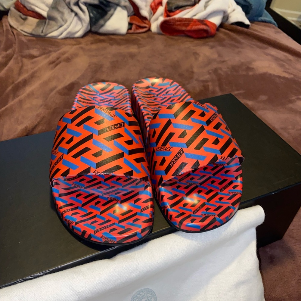 Versace Greca Signature Slides